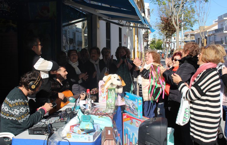 La esencia de la radio, de nuevo en la calle con la campaña solidaria ‘Un juguete para todos’ [AUDIO E IMÁGENES]