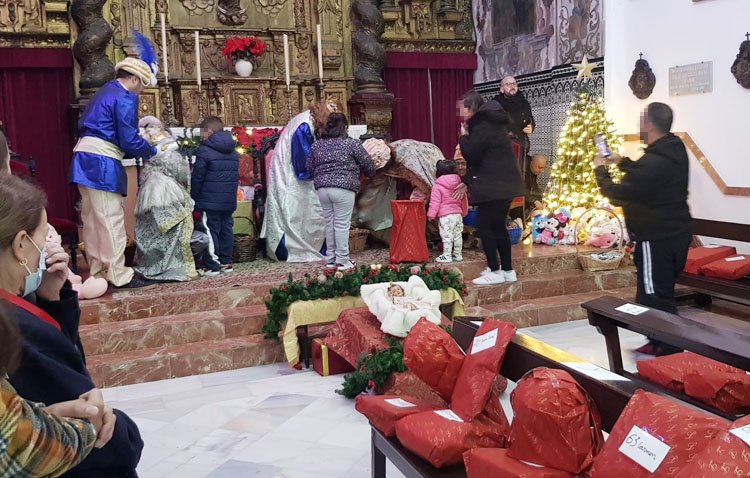 El rostro de ilusión de los más pequeños, el mejor regalo de la campaña solidaria ‘Un juguete para todos’