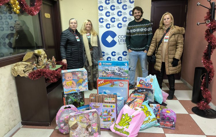 Más de un centenar de niños sueñan con la magia de los Reyes Magos gracias a la campaña ‘Un juguete para todos’ de COPE Utrera