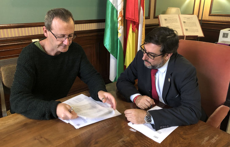 Aunando fuerzas en Utrera para atender a los ciudadanos en materia sobre consumo y vivienda