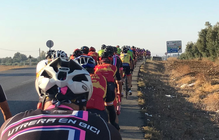 Un centenar de ciclistas participan en las jornadas de «Utrera en bici»