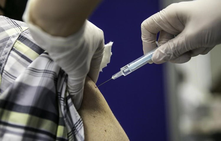 La vacunación frente al coronavirus abre este martes la cita a los nacidos en 1990, 1991 y 1992
