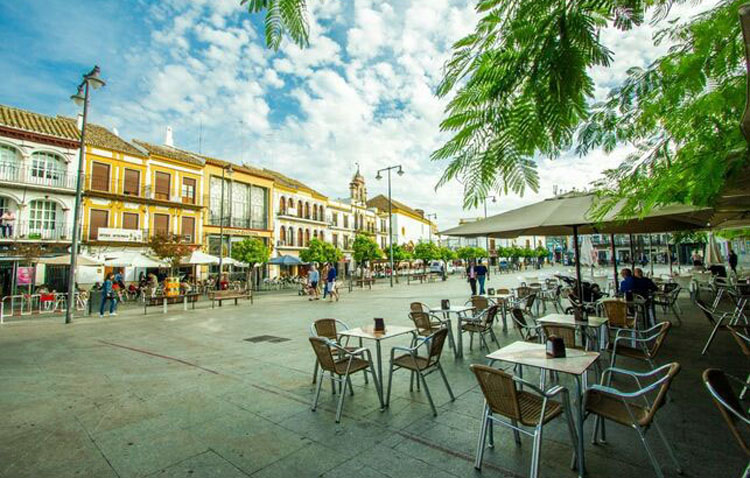 Las ayudas municipales para hosteleros y renovación de veladores en Utrera podrán solicitarse en otoño
