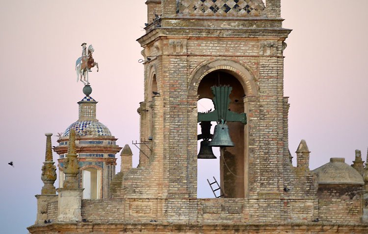 Los curiosos restos de la veleta de la parroquia de Santiago el Mayor