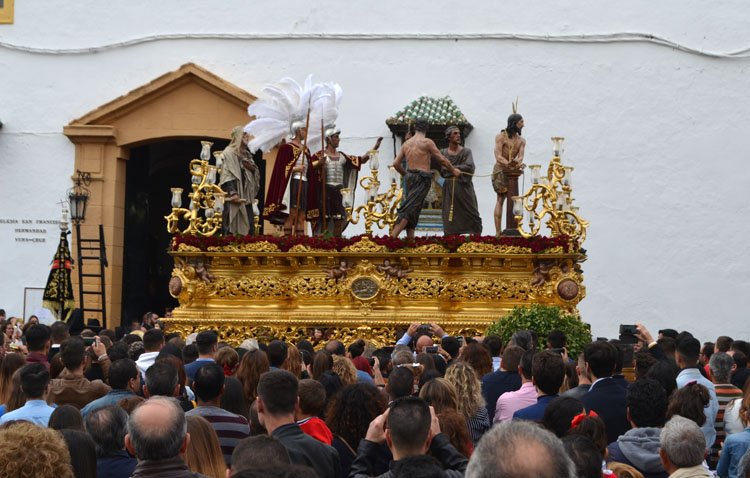 La consejería de Salud pide usar la mascarilla al ver las cofradías durante la Semana Santa