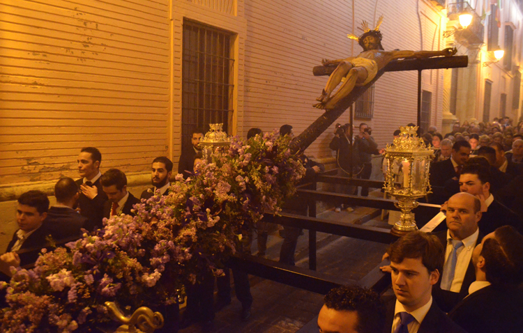 Un reformado vía crucis marca el camino de la Cuaresma para las hermandades de Utrera (IMÁGENES)