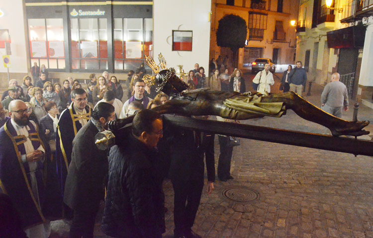 El patrón de Utrera recupera su vía crucis por las calles de la ciudad como inicio de los cultos anuales