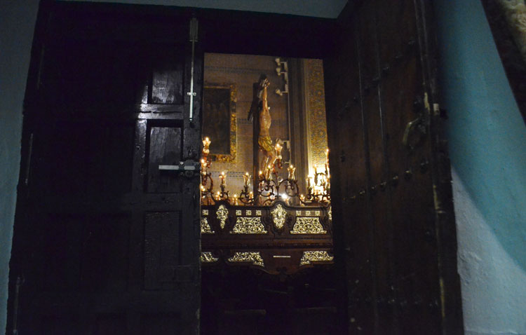 Vía crucis y traslado del Cristo del Perdón a su paso procesional