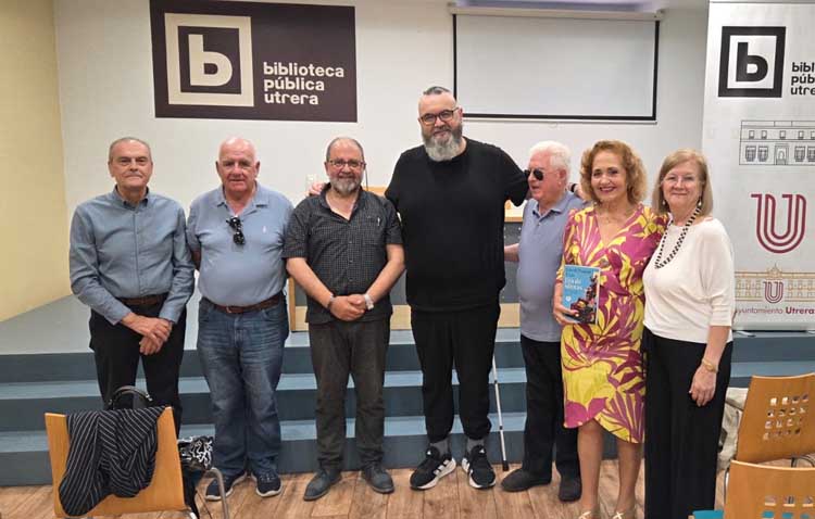 La asociación de Alumnos y Alumnas del Aula de la Experiencia de Utrera reúne a numeroso público en la conferencia de David Pastor Vico sobre ética y vida plena