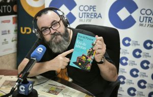 El teatro municipal acoge este martes día 5 la presentación del libro ‘Era de idiotas’, del filósofo David Pastor Vico (ENTREVISTA en el interior)