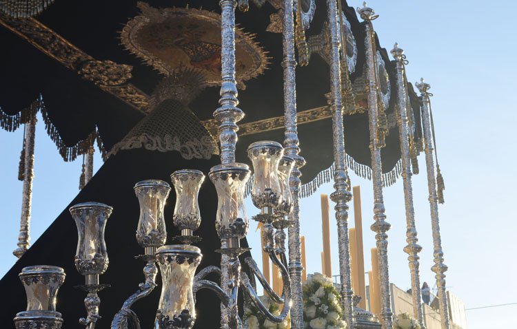 La hermandad de los Muchachos de Consolación plantea un nuevo paso de palio para la Virgen de la Amargura