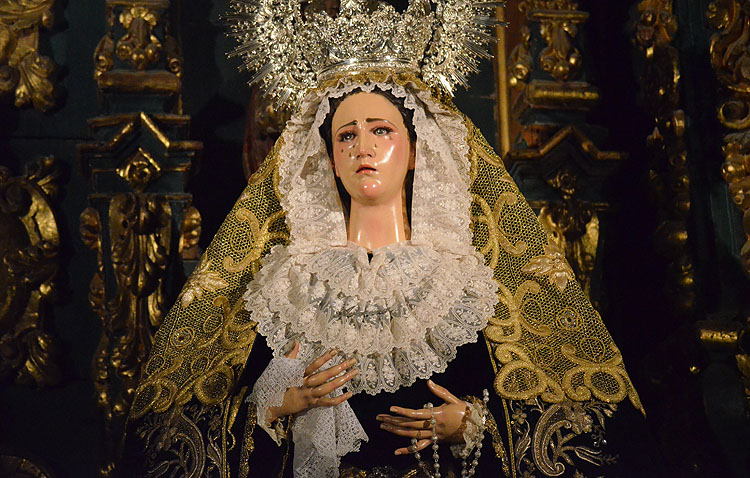La Virgen de la Amargura regresa a casa tras su restauración