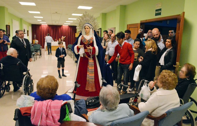 Los Muchachos de Consolación modifican sus reglas para establecer una nueva fecha para la visita de la Virgen de la Amargura al geriátrico
