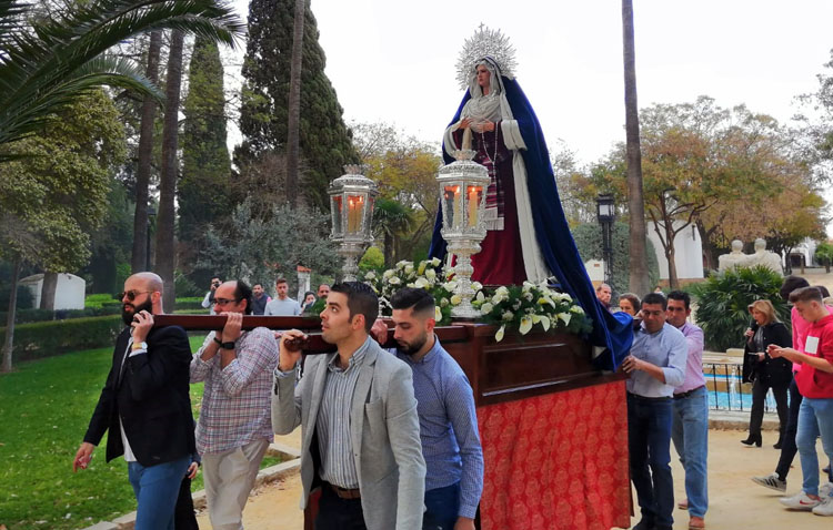 Regreso de la Virgen de la Amargura al santuario de Consolación tras su visita al geriátrico de La Mulata