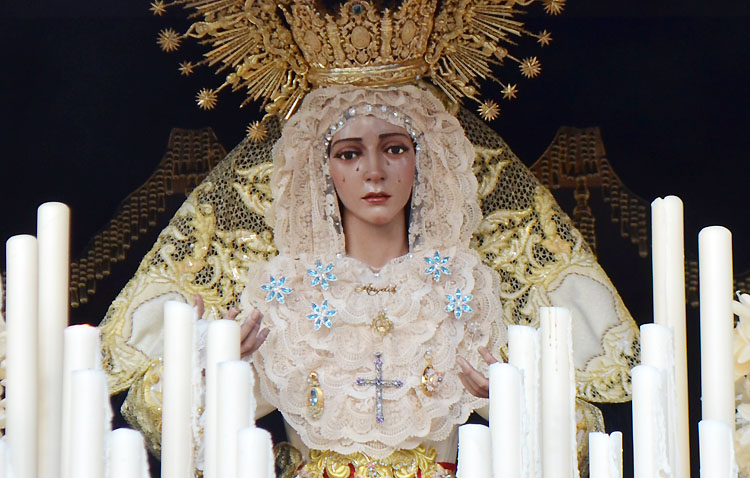 Un fin de semana de veneración popular a la Virgen de los Ángeles ante la ausencia de besamanos