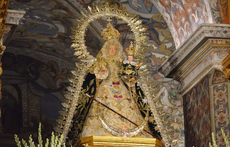 Utrera plasmará la rica historia de sus Glorias en un libro que verá la luz gracias a una subvención de la Junta de Andalucía