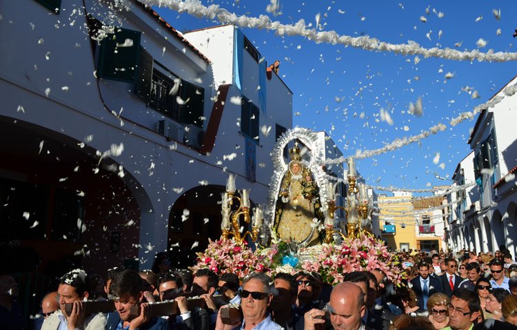 La hermandad de la Virgen de Consolación pedirá una dispensa al Arzobispado para que la patrona ‘baje a Utrera’ este mismo año en las vísperas del 1 de mayo