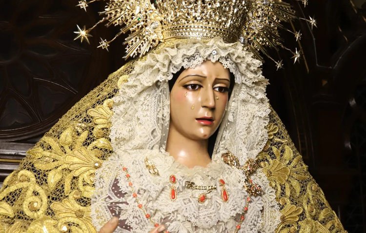 Un rosario vespertino con sones navideños para la Virgen de la Esperanza por las calles de Utrera