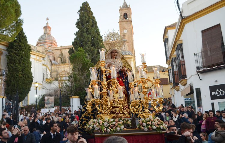 El reencuentro de la Virgen de la Esperanza con la Utrera más navideña [GALERÍA]