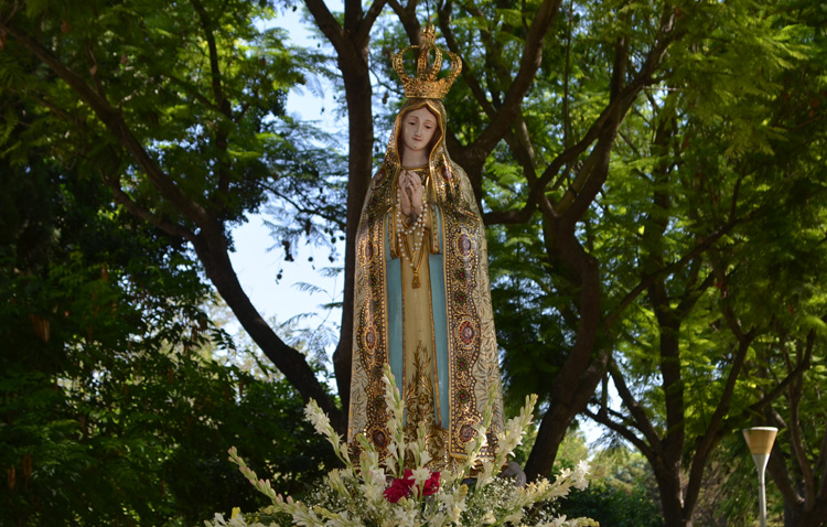 La Virgen de Fátima recupera la visita a la parroquia de San José con su tradicional rezo del rosario