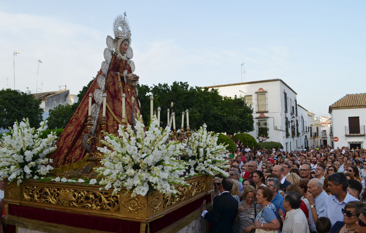 Utrera se reencuentra con su historia ante la Virgen de la Mesa (IMÁGENES)