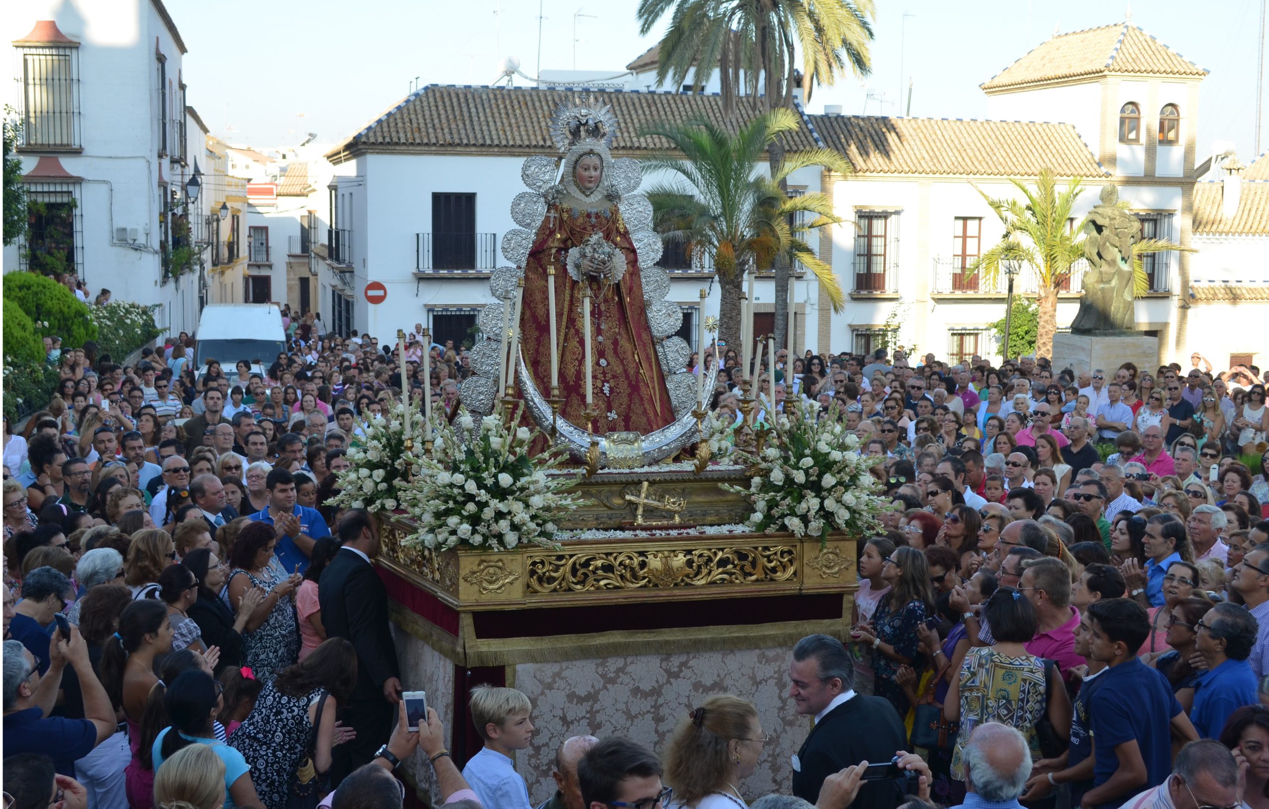 Festividad de la Asunción con la procesión de la Virgen de la Mesa