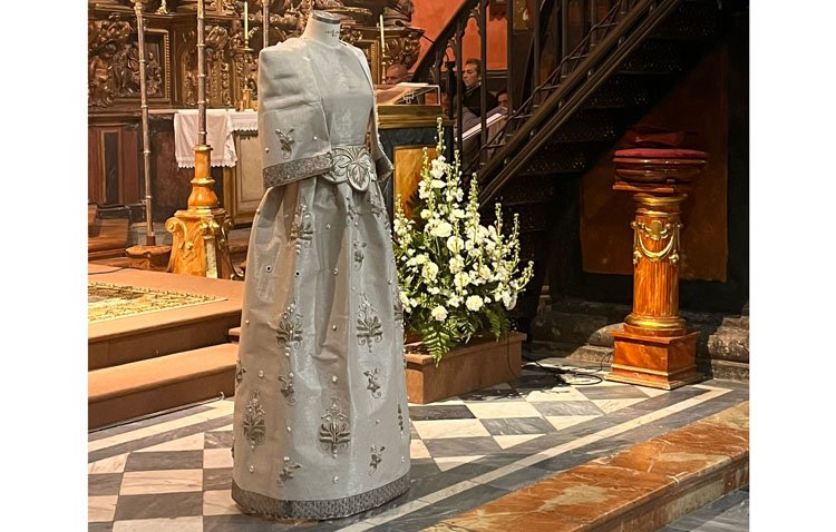 La Virgen de la Paz incorpora una nueva saya a su ajuar