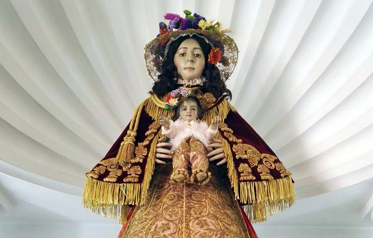 Un trabajo utrerano para la Virgen del Rocío de Arcos de la Frontera