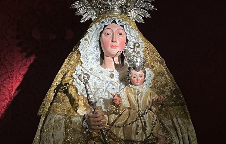 Todo listo en la hermandad de los Gitanos para la procesión extraordinaria de la Virgen del Rosario