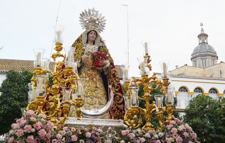 Un histórico reencuentro de Utrera con su antigua patrona [GALERÍA FOTOGRÁFICA]