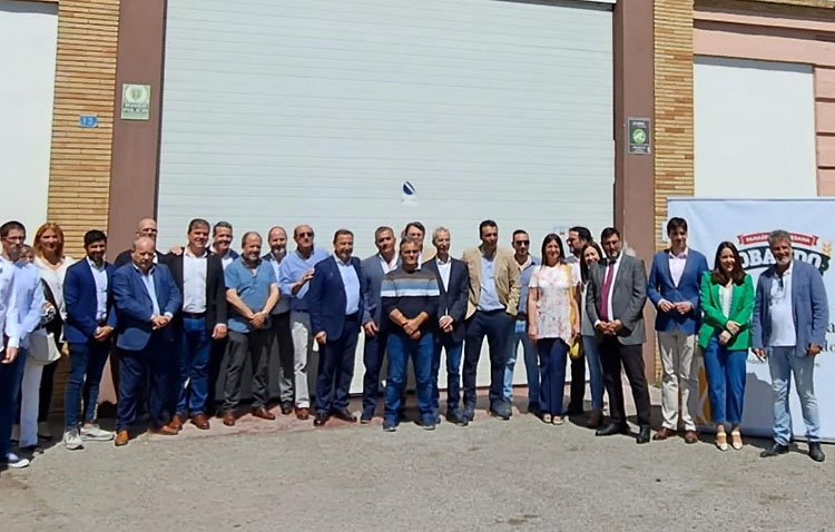El alcalde defiende la «importancia» de la industria local y la «implicación máxima» en la ampliación de los suelos productivos