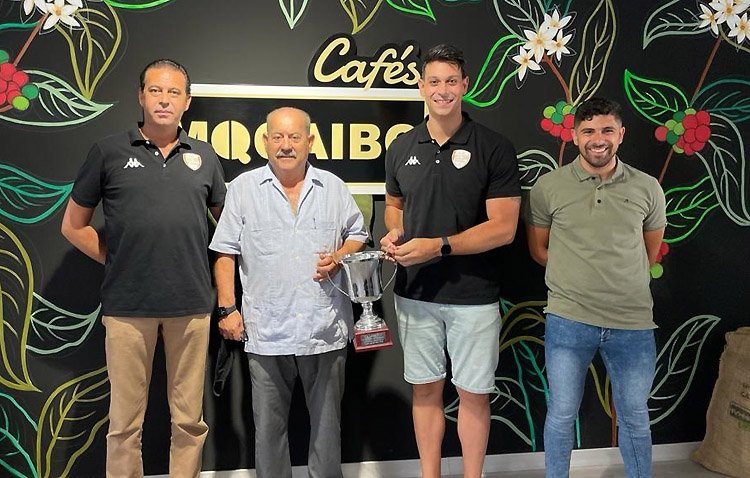 La empresa Cafés Mocaibo renueva su compromiso con el Club Voleibol Utrera