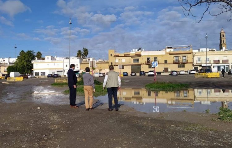 Vox denuncia los «baches» y «charcos» del aparcamiento del Matadero