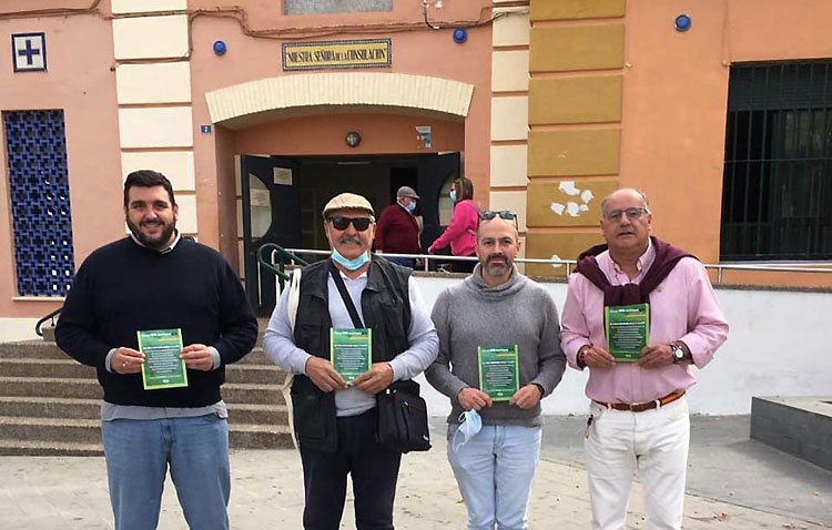 Vox lleva a las puertas de los centros de salud de Utrera su campaña para «acabar con el caos sanitario»