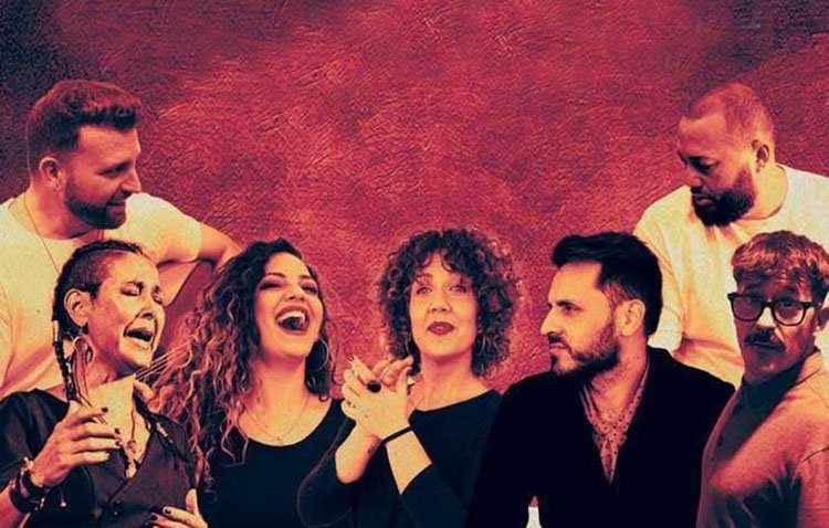 El compás flamenco de Triana llega a Utrera con una zambomba en plena calle