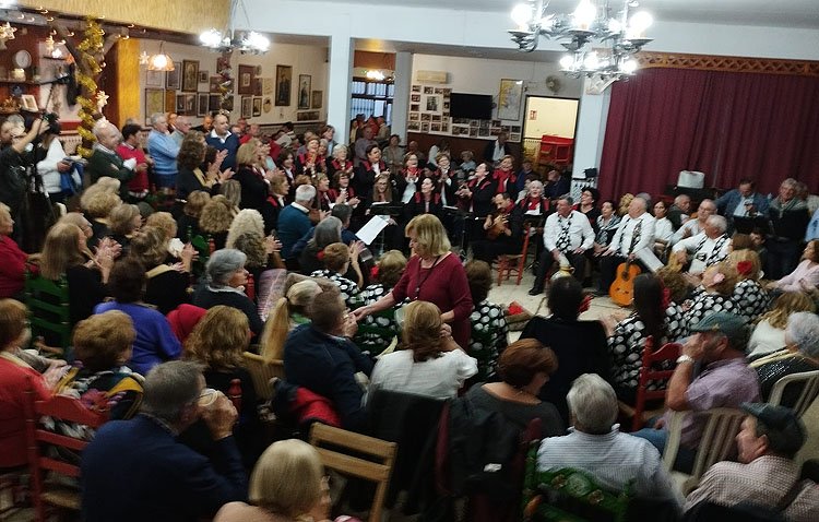 Zambomba solidaria en la peña flamenca ‘Curro de Utrera’